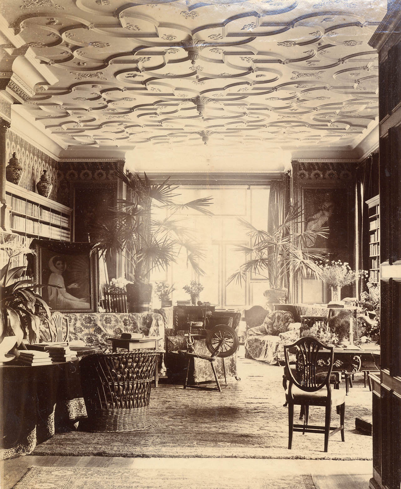 Historic photographs show the library to be a family space used for socialising and entertaining in the 1890’s